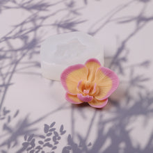 Load image into Gallery viewer, Butterfly Orchid Scented Candle